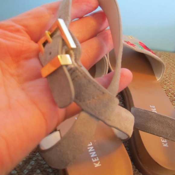 Kenneth Cole "Jony" Floral Stitched Ankle Strap Sandals - Picture 4 of 6